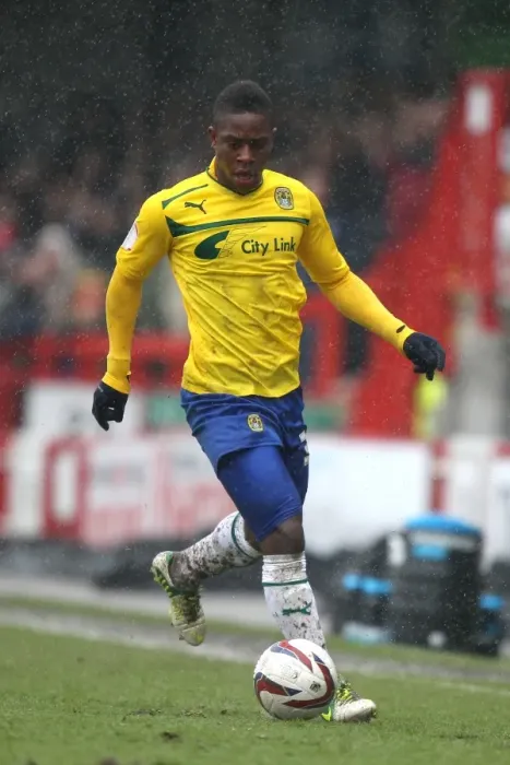 Framed Print : Determined Franck Moussa at Broadfield Stadium: Coventry City's Win against Crawley Town (Npower League One, 13-04-2013)