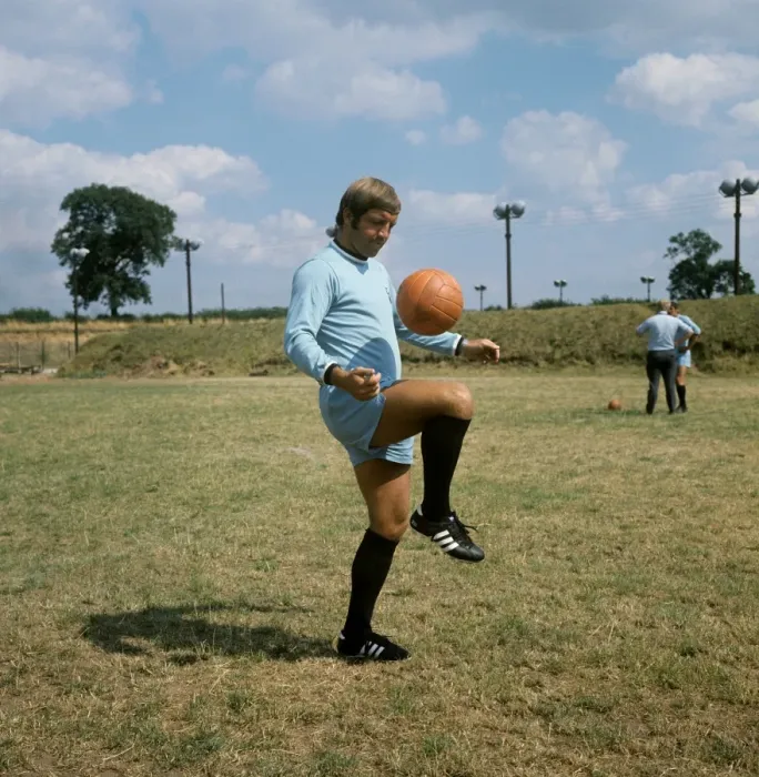 Framed Print : Ernie Hunt: A Former Coventry City Football Club Star in League Division One Framed Print : Ernie Hunt: A Former Coventry City Football Club Star in League Division One