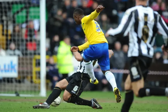 Framed Print : Franck Moussa Scores Coventry City's Equalizer at Notts County (April 27, 2013)