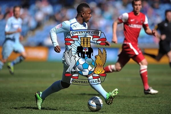 Franck Moussa's Charging Run at Leyton Orient's Defense - Coventry City vs Leyton Orient, Npower Football League One, Ricoh Arena (2013)