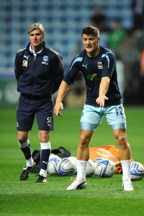 Framed Print : Gary Deegan of Coventry City in Pre-Match Warm-Up at Ricoh Arena vs Blackpool (Npower Football League Championship, 27-09-2011) Framed Print : Gary Deegan of Coventry City in Pre-Match Warm-Up at Ricoh Arena vs Blackpool (Npower Football League Championship, 27-09-2011)