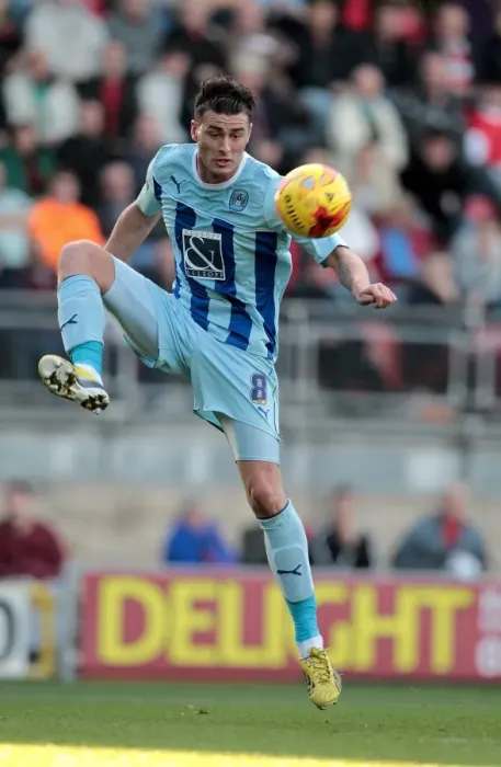Framed Print : Gary Madine's Leadership: Coventry City vs Leyton Orient in Sky Bet League Championship Clash at Matchroom Stadium