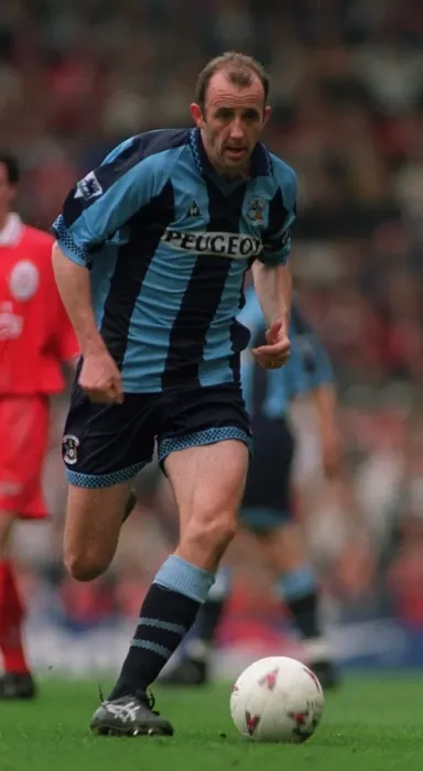 Framed Print : Gary McAllister in Action: Liverpool vs. Coventry City (1990s) Framed Print : Gary McAllister in Action: Liverpool vs. Coventry City (1990s)