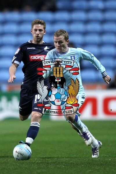 Gary McSheffrey Outmaneuvers James Henry: Coventry City vs Millwall (Npower Championship, 17-04-2012, Ricoh Arena)