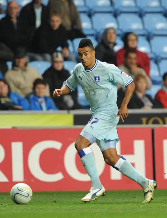 Framed Print : Jordan Willis in Action: Coventry City vs Southampton, Npower Championship Match (05-11-2011) - Ricoh Arena Framed Print : Jordan Willis in Action: Coventry City vs Southampton, Npower Championship Match (05-11-2011) - Ricoh Arena