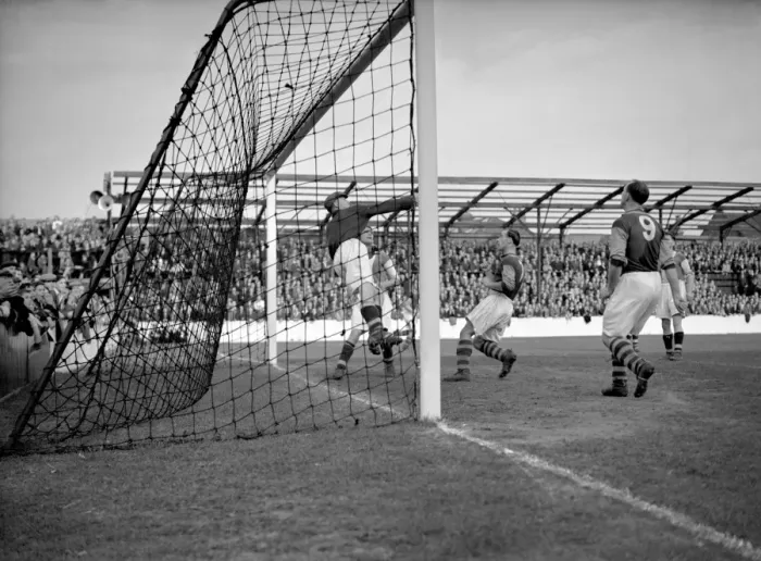 Framed Print : League Division Two - West Ham United v Coventry City - Upton Park Framed Print : League Division Two - West Ham United v Coventry City - Upton Park