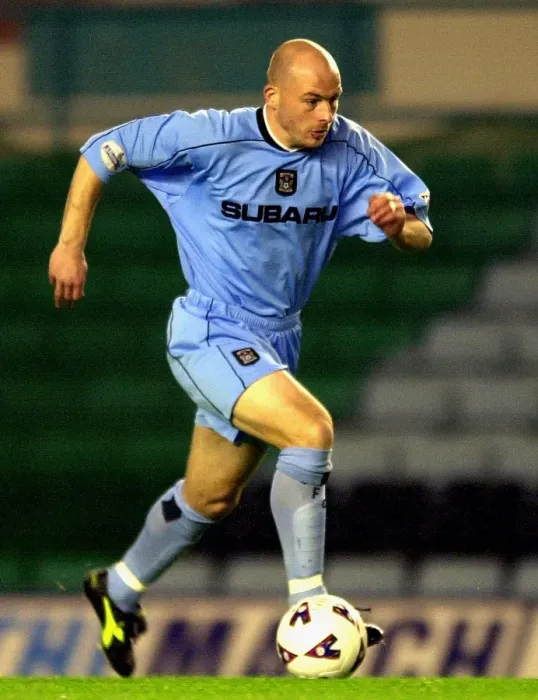 Framed Print : Lee Carsley in Action: Coventry City vs Crewe Alexandra, Nationwide Division One, Highfield Road (2001) Framed Print : Lee Carsley in Action: Coventry City vs Crewe Alexandra, Nationwide Division One, Highfield Road (2001)