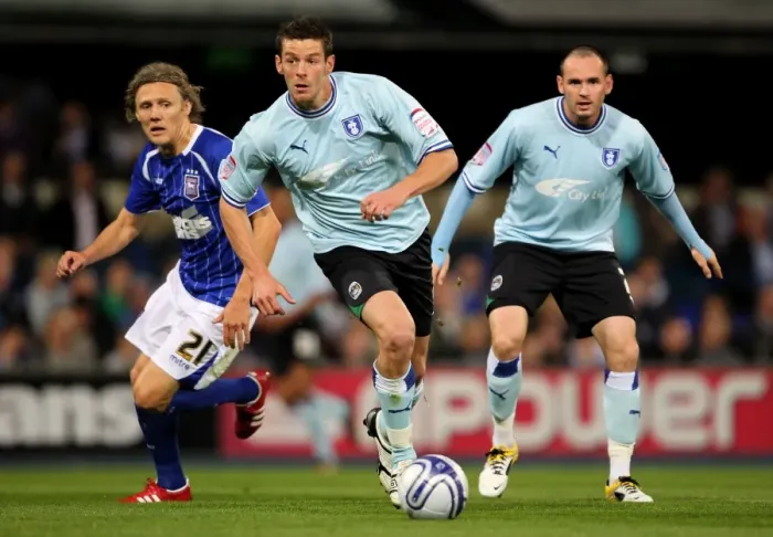 Framed Print : Lukas Jutkiewicz Escapes Jimmy Bullard: Coventry City vs Ipswich Town, Npower Championship (19-09-2011, Portman Road) Framed Print : Lukas Jutkiewicz Escapes Jimmy Bullard: Coventry City vs Ipswich Town, Npower Championship (19-09-2011, Portman Road)