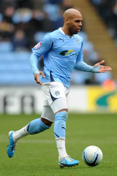 Framed Print : Marlon King in Action for Coventry City against Queens Park Rangers at Ricoh Arena (Npower Championship, 28-12-2010)