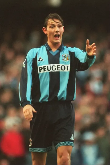 Framed Print : Noel Whelan in Action: Coventry City vs Aston Villa (Premier League 90s) Framed Print : Noel Whelan in Action: Coventry City vs Aston Villa (Premier League 90s)