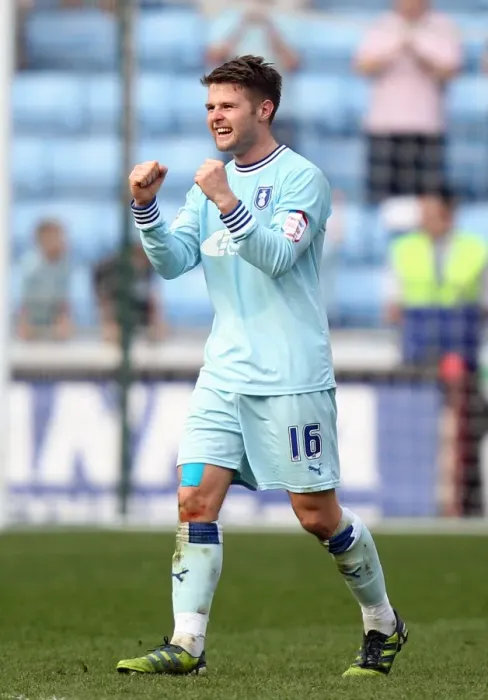 Framed Print : Oliver Norwood in Action: Coventry City vs. Portsmouth, Npower Championship (24-03-2012) Framed Print : Oliver Norwood in Action: Coventry City vs. Portsmouth, Npower Championship (24-03-2012)