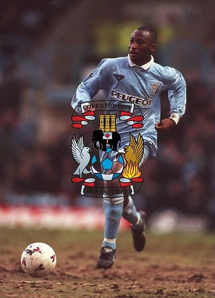 Peter Ndlovu in Action: Coventry City vs. West Ham United
