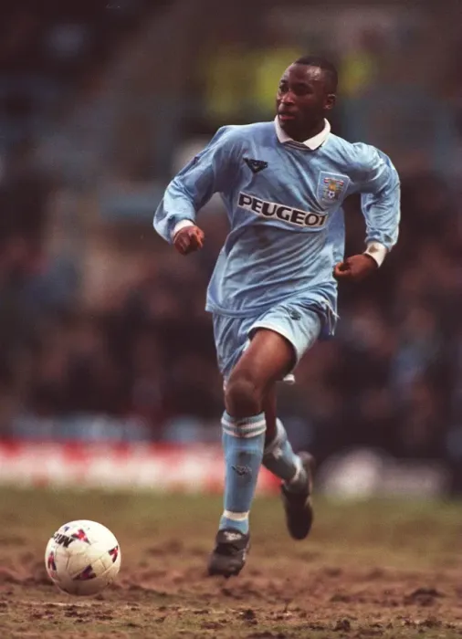Framed Print : Peter Ndlovu in Action: Coventry City vs. West Ham United Framed Print : Peter Ndlovu in Action: Coventry City vs. West Ham United