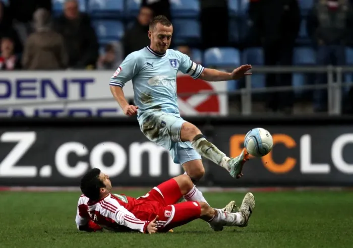 Framed Print : Red Card Drama: Sammy Clingan vs. Julio Arca in Coventry City vs. Middlesbrough (Npower Championship, 21-01-2012) Framed Print : Red Card Drama: Sammy Clingan vs. Julio Arca in Coventry City vs. Middlesbrough (Npower Championship, 21-01-2012)
