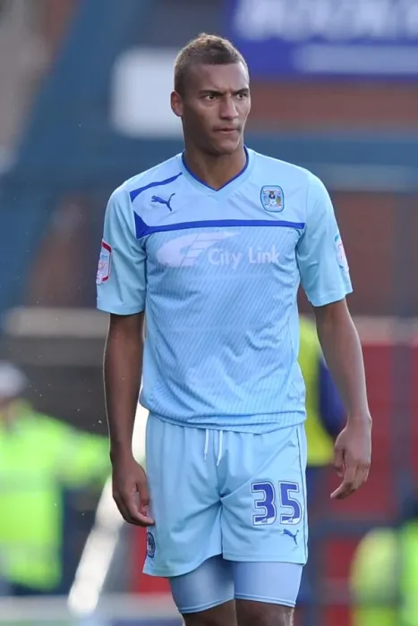 Framed Print : Reece Brown in Action: Coventry City vs Oldham Athletic, Football League One (September 29, 2012) Framed Print : Reece Brown in Action: Coventry City vs Oldham Athletic, Football League One (September 29, 2012)