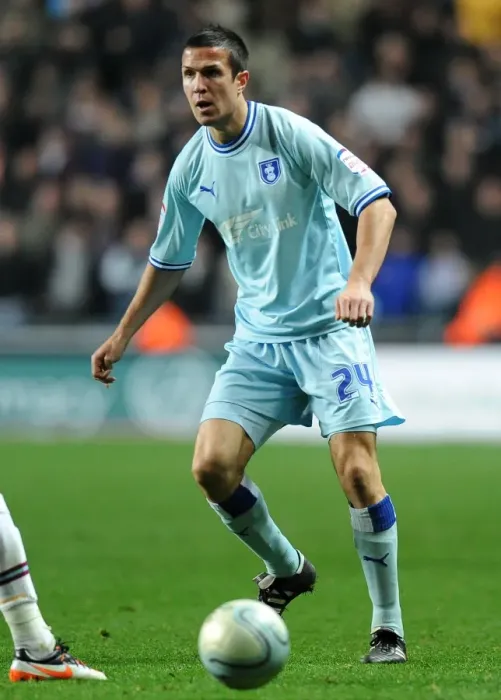 Framed Print : Richard Wood in Action: Coventry City vs. West Ham United (Npower Championship, 19-11-2011) Framed Print : Richard Wood in Action: Coventry City vs. West Ham United (Npower Championship, 19-11-2011)
