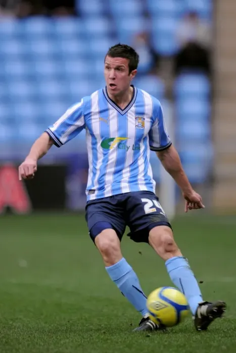 Framed Print : Richard Wood in Action: Coventry City vs Southampton FA Cup Third Round (07-01-2012) Framed Print : Richard Wood in Action: Coventry City vs Southampton FA Cup Third Round (07-01-2012)