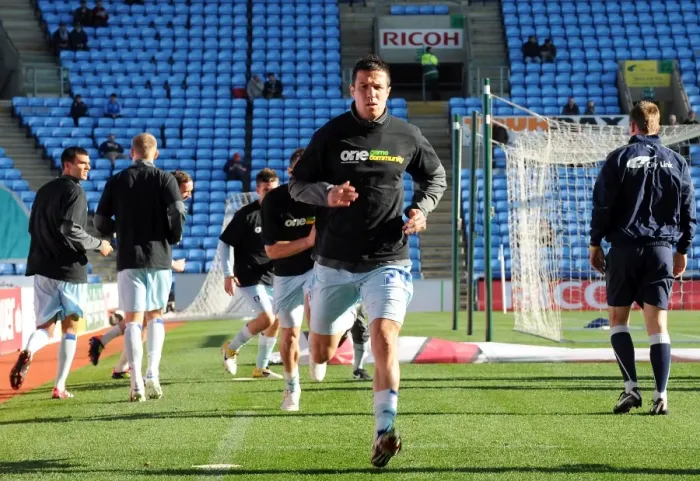 Framed Print : Richard Wood's Pre-Game Ritual: Coventry City vs. Burnley, Npower Championship (22-10-2011, Ricoh Arena) Framed Print : Richard Wood's Pre-Game Ritual: Coventry City vs. Burnley, Npower Championship (22-10-2011, Ricoh Arena)