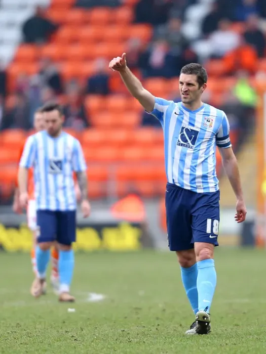 Framed Print : Sam Ricketts Thumbs Up: Coventry City Takes the Lead Against Blackpool in Sky Bet League One (2015-16)
