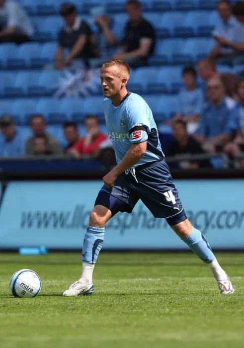 Framed Print : Sammy Clingan in Action: Coventry City vs Ipswich Town, Championship Match at Ricoh Arena (09-08-2009)