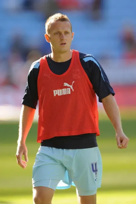 Framed Print : Sammy Clingan in Action for Coventry City vs Nottingham Forest at Ricoh Arena (Championship, 15-10-2011)