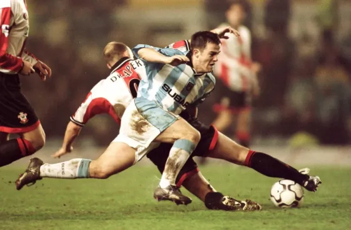 Framed Print : Thompson vs Draper: A Memorable Tackle in Coventry City vs Southampton FA Premiership (Highfield Road, 22-12-2000) Framed Print : Thompson vs Draper: A Memorable Tackle in Coventry City vs Southampton FA Premiership (Highfield Road, 22-12-2000)