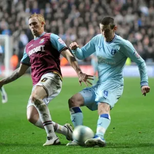 Battle for the Ball: Jutkiewicz vs. Collison - Coventry City vs. West Ham United, Npower Championship (2011) Battle for the Ball: Jutkiewicz vs. Collison - Coventry City vs. West Ham United, Npower Championship (2011)
