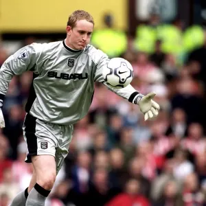 Chris Kirkland Gears Up for Kickoff: Coventry City vs Sunderland (FA Carling Premiership, 16-04-2001) Chris Kirkland Gears Up for Kickoff: Coventry City vs Sunderland (FA Carling Premiership, 16-04-2001)