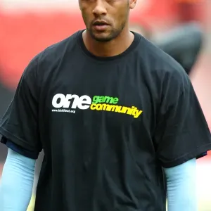 Clive Platt in Community T-Shirt: Coventry City vs. Burnley, Npower Championship (29-10-2011) Clive Platt in Community T-Shirt: Coventry City vs. Burnley, Npower Championship (29-10-2011)