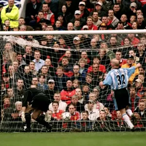 Coventry City Shocks Manchester United: John Hartson Scores Second Goal Past Goram (14-04-2001) Coventry City Shocks Manchester United: John Hartson Scores Second Goal Past Goram (14-04-2001)