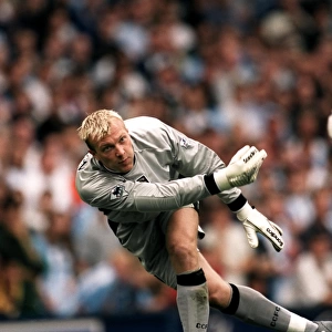 Coventry City vs Leeds United: Magnus Hedman Rolls Out the Ball (09-09-2000)