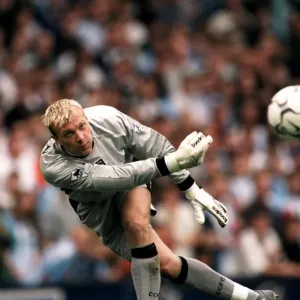 Coventry City vs Leeds United: Magnus Hedman Rolls Out the Ball (09-09-2000) Coventry City vs Leeds United: Magnus Hedman Rolls Out the Ball (09-09-2000)