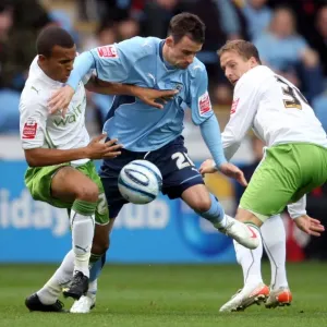 Coventry City vs Reading: Intense Battle for the Ball - McIndoe vs Bertrand and Howard (Championship 2009) Coventry City vs Reading: Intense Battle for the Ball - McIndoe vs Bertrand and Howard (Championship 2009)