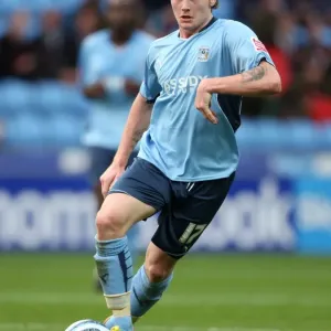 Coventry City's Aron Gunnarsson in Action: Championship Showdown vs. Reading (October 31, 2009) Coventry City's Aron Gunnarsson in Action: Championship Showdown vs. Reading (October 31, 2009)