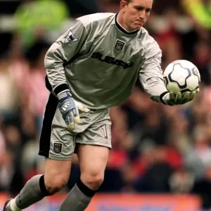 Coventry City's Chris Kirkland Readies for Kick against Sunderland (FA Carling Premiership, 16-04-2001) Coventry City's Chris Kirkland Readies for Kick against Sunderland (FA Carling Premiership, 16-04-2001)