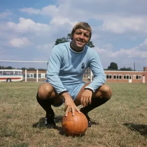 Ernie Hunt: A Coventry City Football Club Legend in League Division One Ernie Hunt: A Coventry City Football Club Legend in League Division One