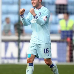 Oliver Norwood in Action: Coventry City vs. Portsmouth, Npower Championship (24-03-2012) Oliver Norwood in Action: Coventry City vs. Portsmouth, Npower Championship (24-03-2012)