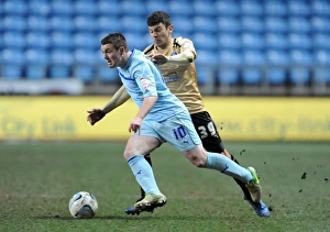 Images Dated 2007: Battle for the Ball: John Fleck vs