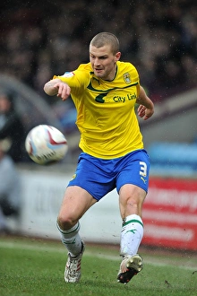 Images Dated 2013 March: Carl Dickinson Goes Head-to-Head at Glanford Park: Coventry City vs Scunthorpe United