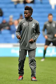 Images Dated 2011 November: Championship Showdown: Gael Bigirimana vs Brighton and Hove Albion at AMEX Stadium (November 26)