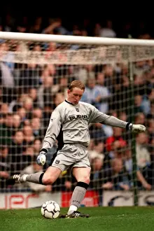 Images Dated 2001: Chris Kirkland Gears Up for Goal Kick: Coventry City vs Derby County (FA Carling Premiership)