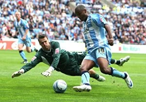 Images Dated 9th August 2008: Clinton Morrison's Thrilling Goal Attempt vs. Norwich City in Coventry City's Coca-Cola Football