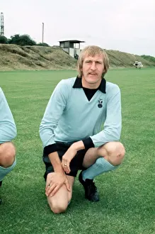 Images Dated 2011: Coventry City Football Club: Tommy Hutchison among Former Players at League Division One Photocall