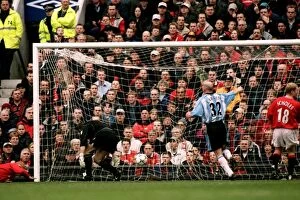 14-04-2001 v Manchester United Collection: Coventry City Shocks Manchester United: John Hartson Scores Second Goal Past Goram (14-04-2001)
