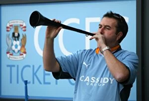 Images Dated 31st October 2009: Coventry City vs Reading, Championship Showdown: Fan Fervor at Ricoh Arena