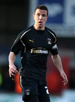 Images Dated 2009 December: Coventry City vs Scunthorpe United in Championship: Richard Wood in Action at Glanford Park (December 6)
