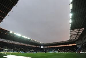 Images Dated 5th November 2011: Coventry City vs Southampton: Npower Championship Clash at Ricoh Arena