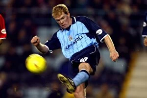 Images Dated 8th December 2003: Coventry City vs Sunderland: A Fight in Division One (08-12-2003)