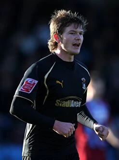 Images Dated 6th December 2009: Coventry City's Aron Gunnarsson in Action: Championship Clash Against Scunthorpe United (06-12-2009)