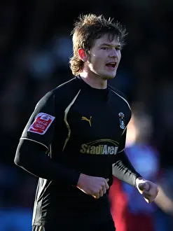 Images Dated 2009 December: Coventry City's Aron Gunnarsson in Action: Championship Clash Against Scunthorpe United (06-12-2009)